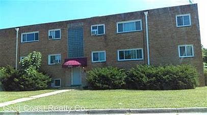 2nd image of 910 Cherry Dr
