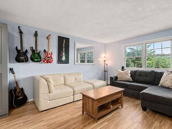 2nd image of 209 Great Rd APT C2