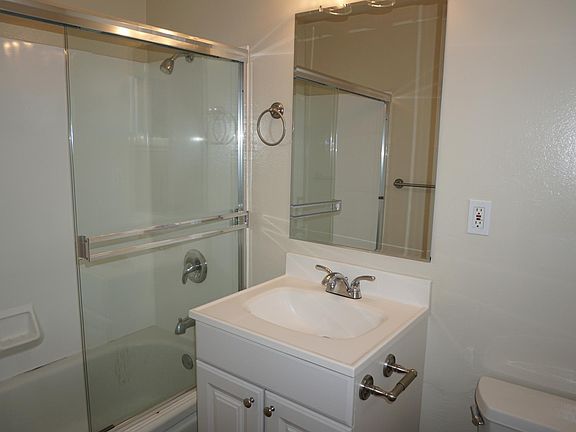 5th image of 862 Coleman Ave APT H