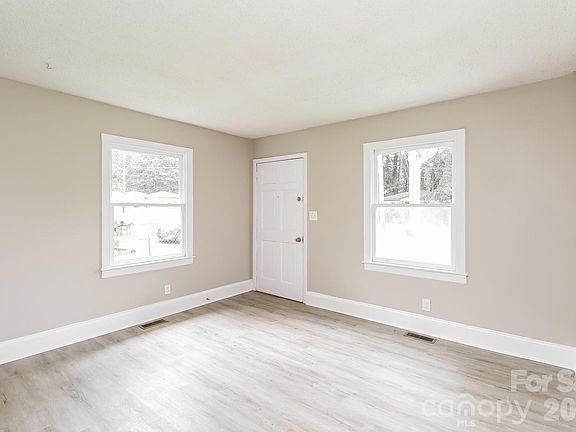 2nd image of 2740 Remington St