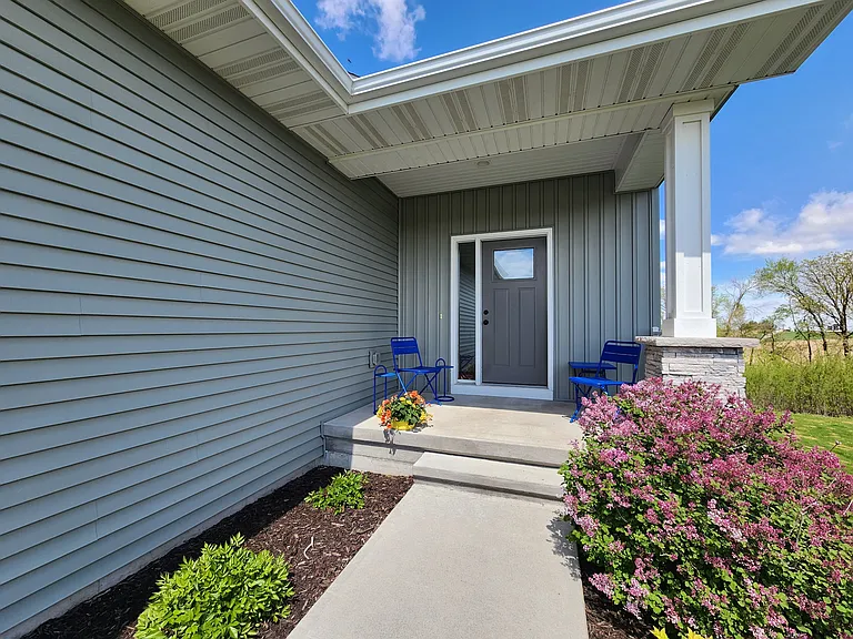 114 Dogwood Ln — Photo 3