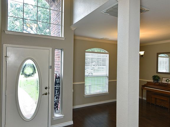 4th image of 1214 Cameron Ln
