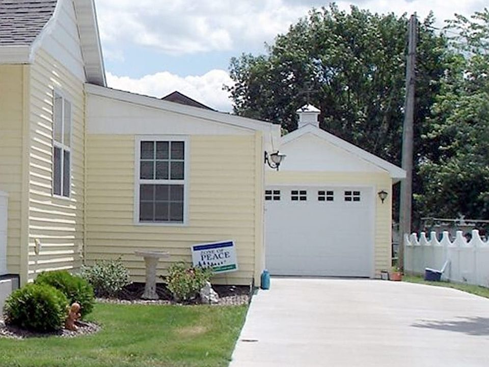 2nd image of 1140 Apricot St