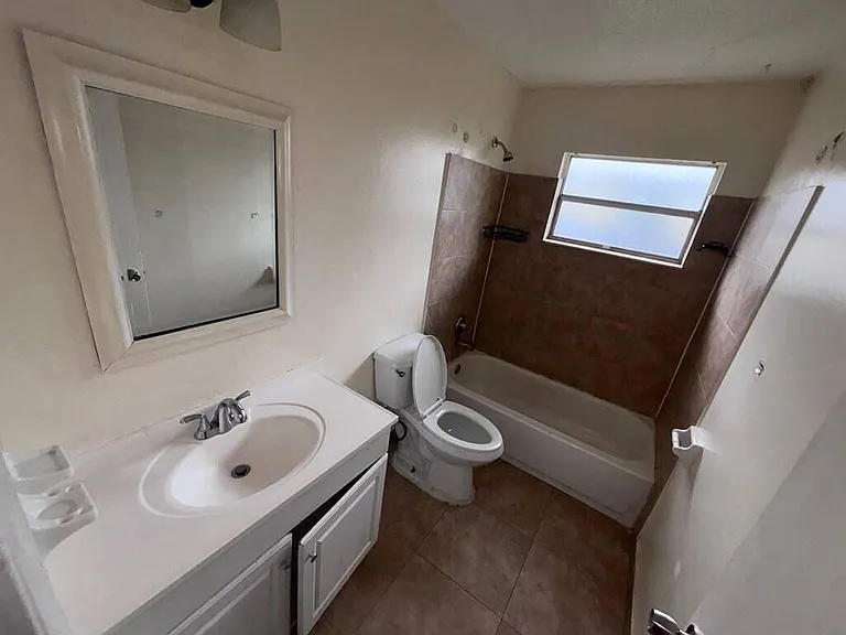 2620 Riverland Dr #1-2 — Photo 2