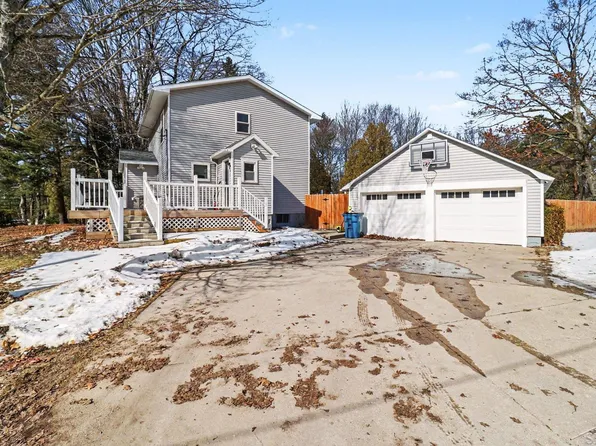 6812 W Decker Rd, Ludington, MI 49431