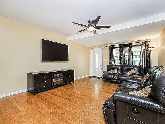 5th image of 1917 E 37th St Floor 1