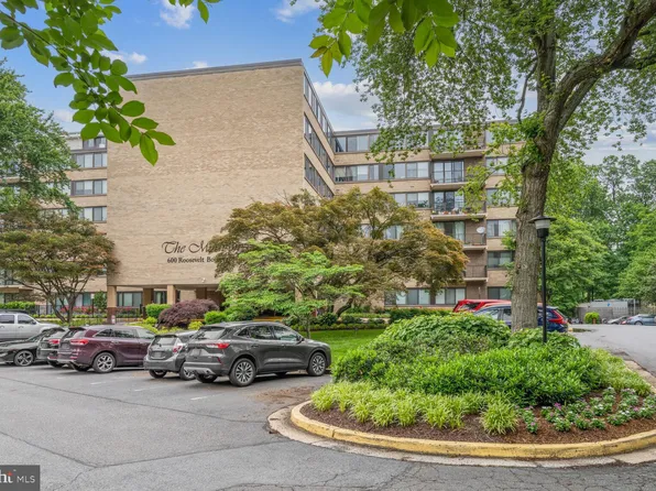600 Roosevelt Blvd APT 614, Falls Church, VA 22044