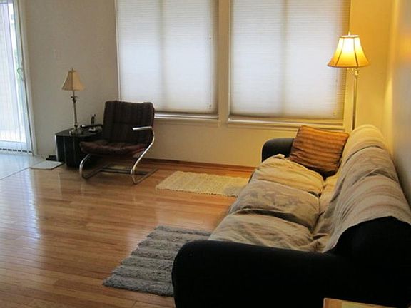 4th image of 1332 Kingsbury Dr Unit 3