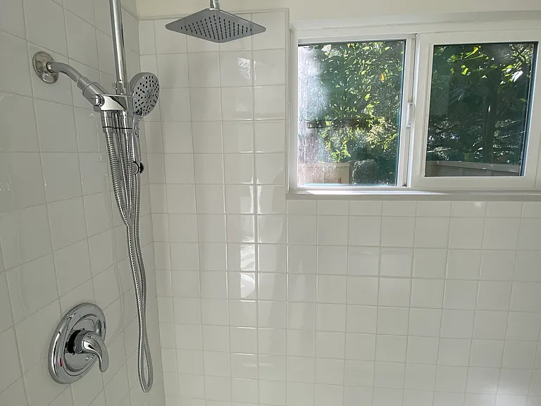 Lilac Dr — Photo 25
