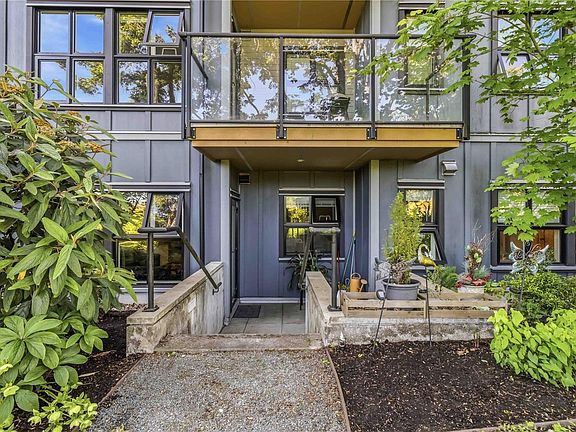 3rd image of 3912 Carey Rd #103