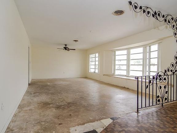 5th image of 800 NW 203rd St