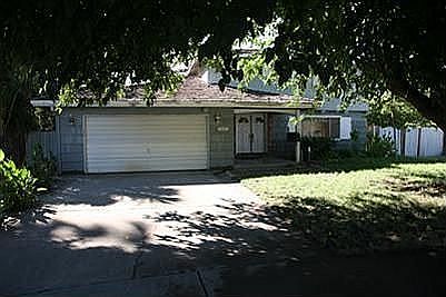 10129 La Gloria Way: 2-story home