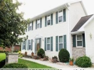 210 Oak Brook Dr, Pulaski, WI 54162