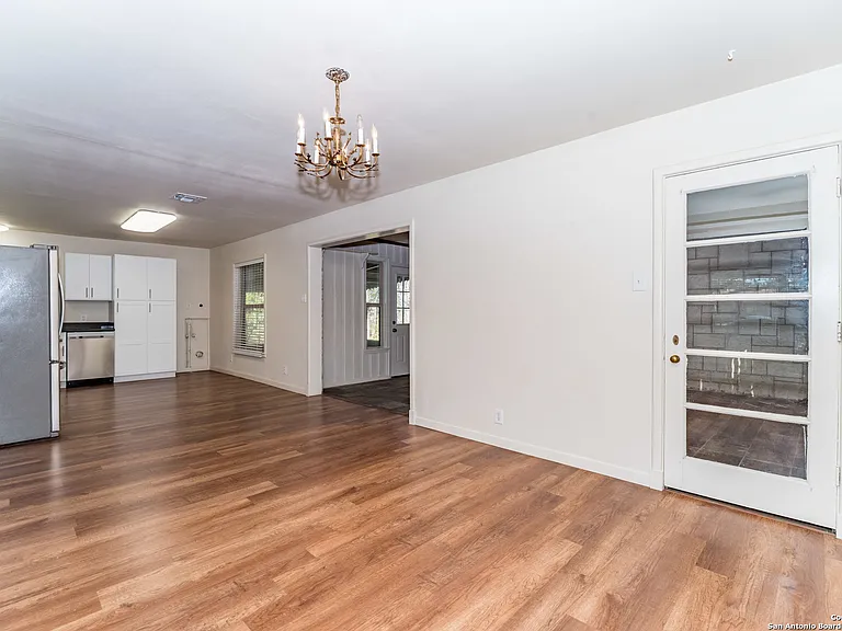 339 E Nottingham Dr — Photo 5