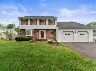 24 Edgewood St, Danbury, CT 06810