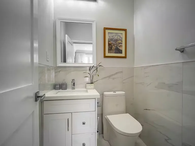 178 Kennedy Rd — Photo 18