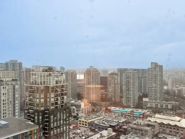 1111 Richards St #2705, Vancouver, BC V6B 0S3