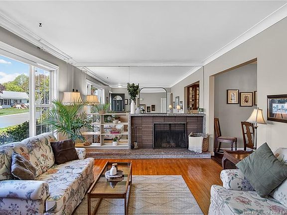 4th image of 90 Bayview Dr