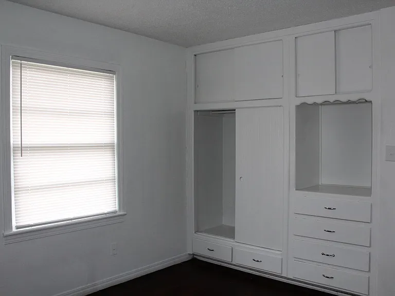 3800 Woodside Dr — Photo 10