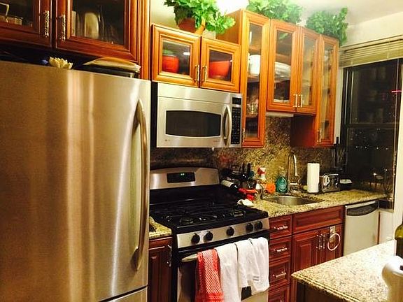 5th image of 2052 N Lincoln Park W APT 914