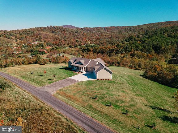 2nd image of 635 Harmony Manor Dr