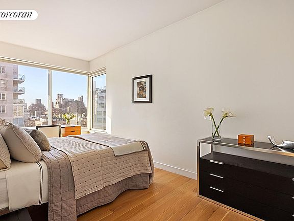 5th image of 200 E 69th St APT 17E