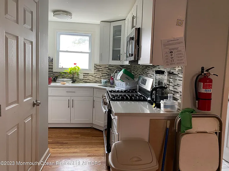 35-37 Hudson Ave — Photo 7