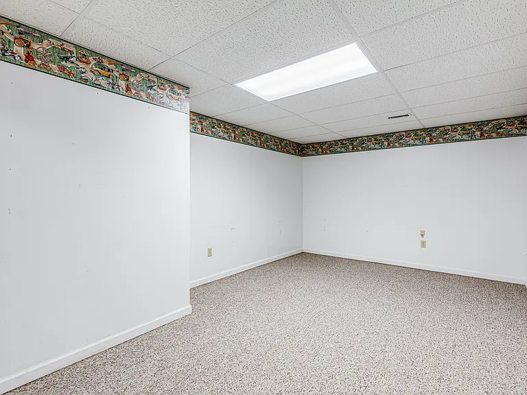 893 West St — Photo 31