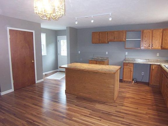4th image of 131 Park St
