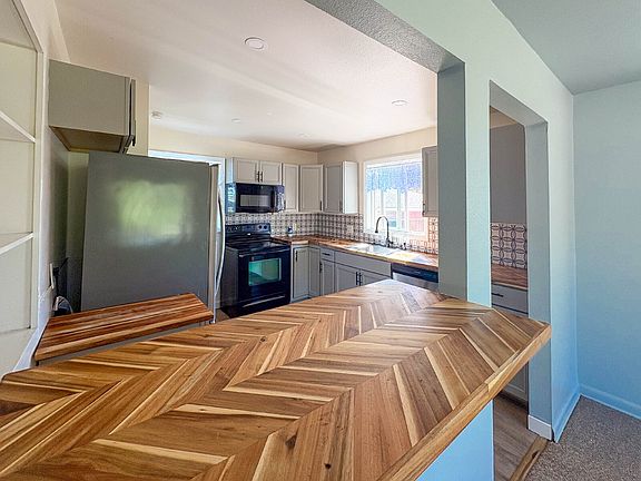 5th image of 441 Jennie Dr