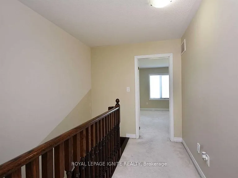40 Cedar Lake Cres — Photo 32