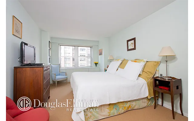 Sold by Douglas Elliman | media 26