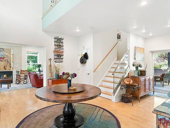4th image of 8 Fir Ln