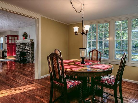 5th image of 17114 Woodmere Dr