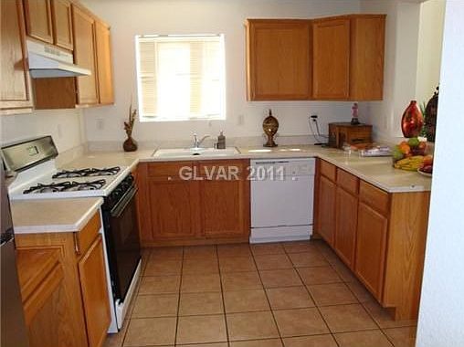2nd image of 5996 Stone Hollow Ave
