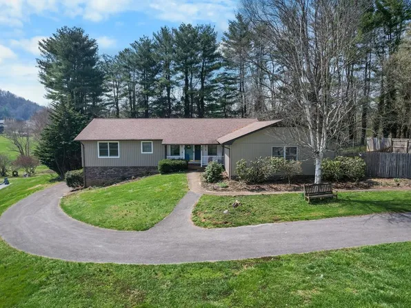 823 Birdie Dr, Abingdon, VA 24211