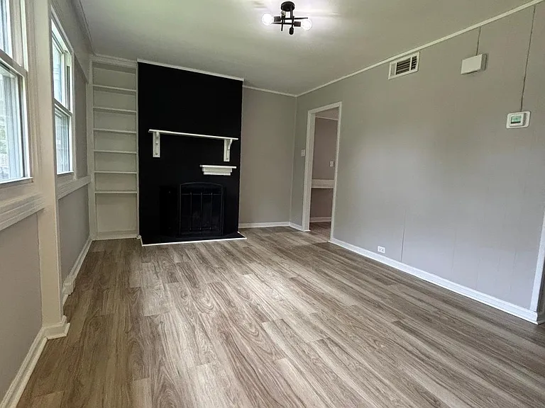 318 E Fairview Rd #320 — Photo 6