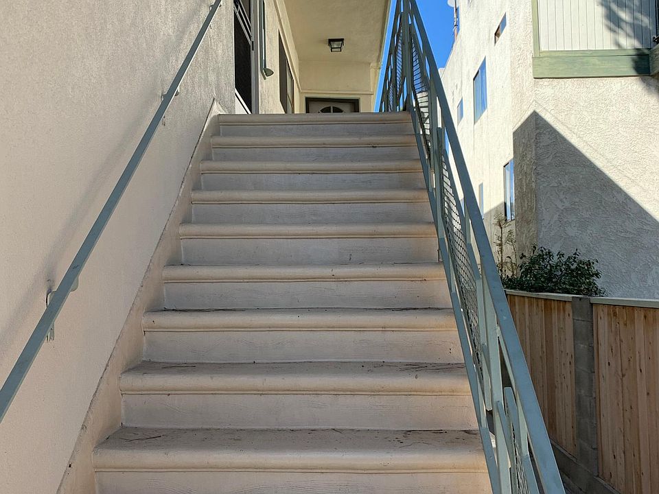 stairway to apt 3 upstairs in rear
