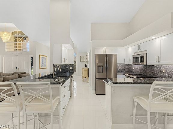 4th image of 2119 SW 52nd St