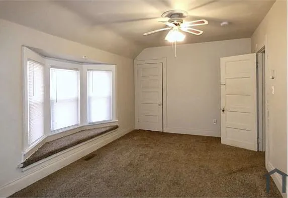 937 Berry St — Photo 5