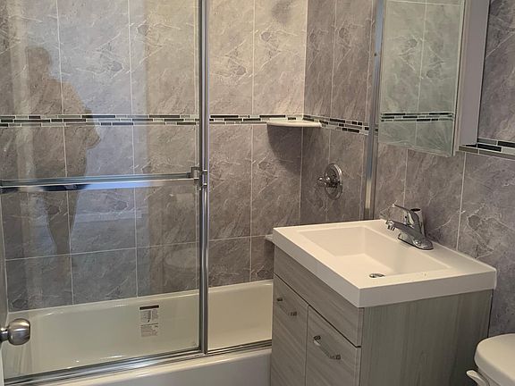 2nd image of 2548 98th St #3