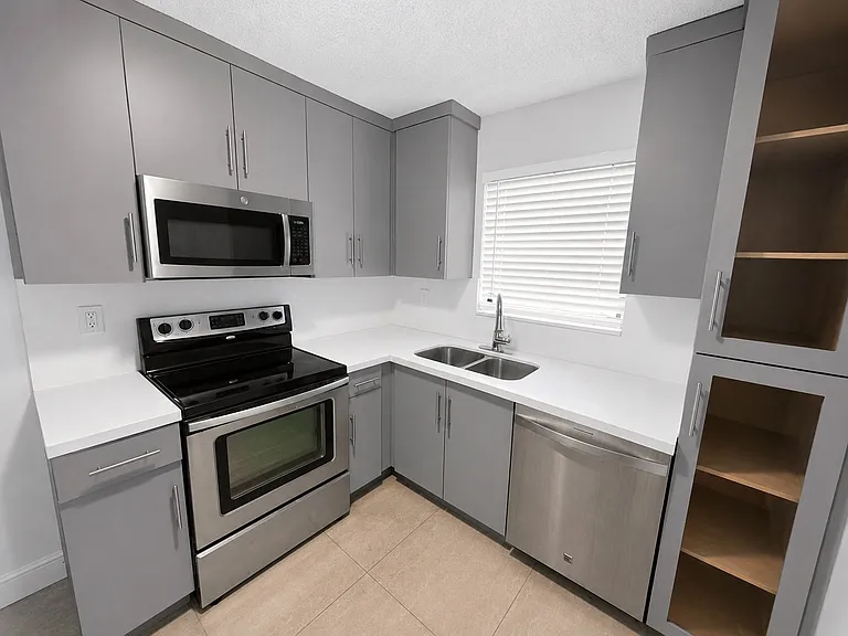 05 - Kitchen - Range and Microwave with Quartz Counters