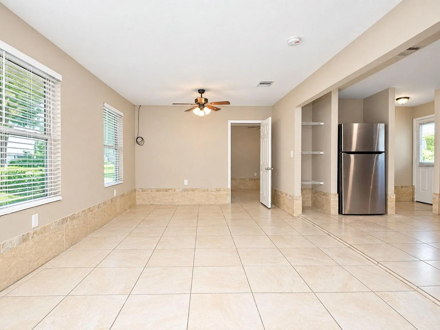 4 bed, 3.0 bath, 1286 sqft, $2,800 — Photo 3