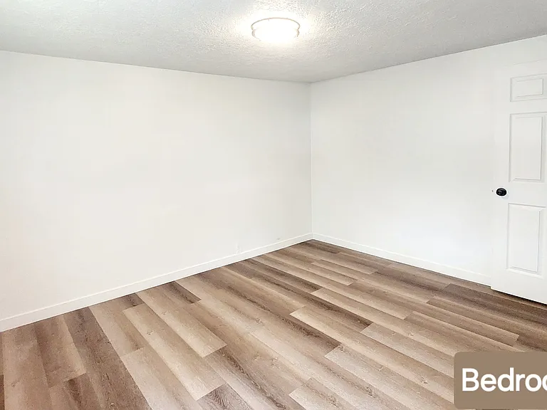 715 E Parker Ln #4 — Photo 4