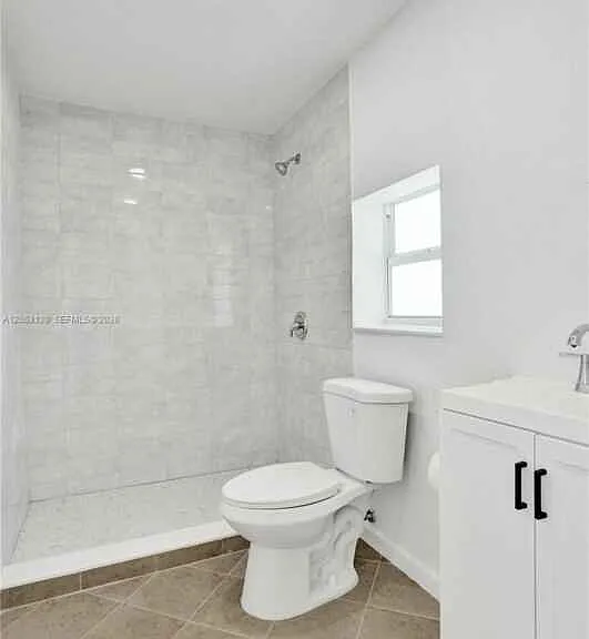 2120-2122 Thomas St — Photo 6