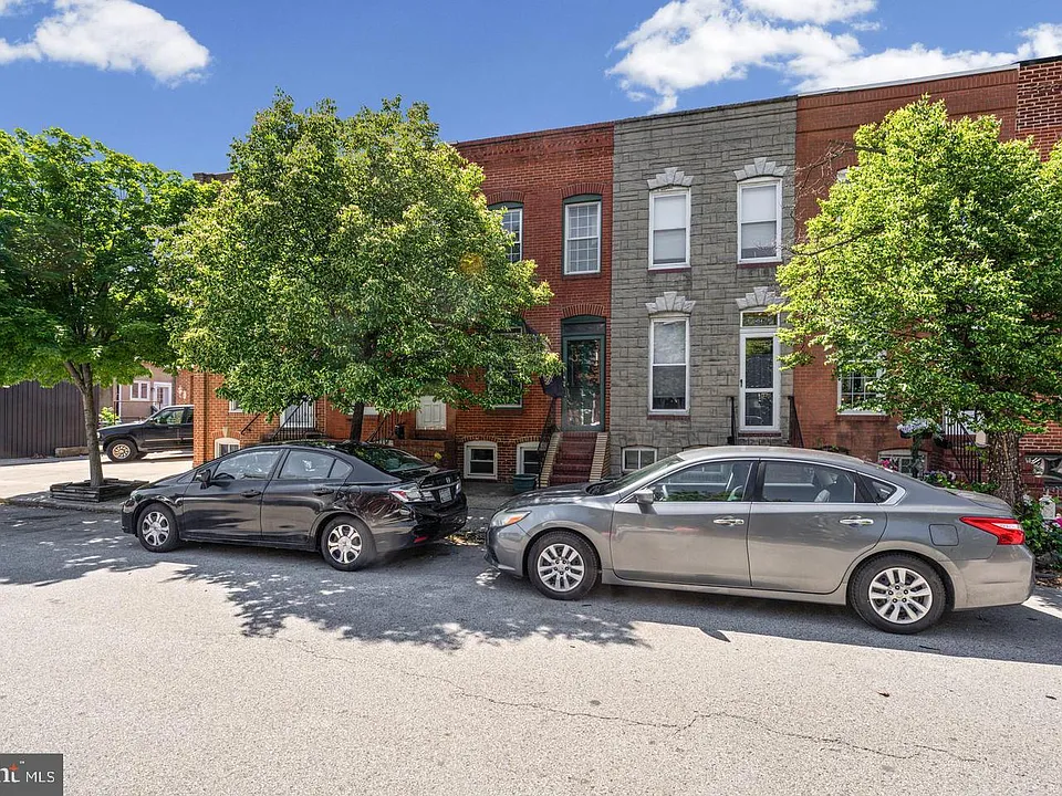 1456 Andre St