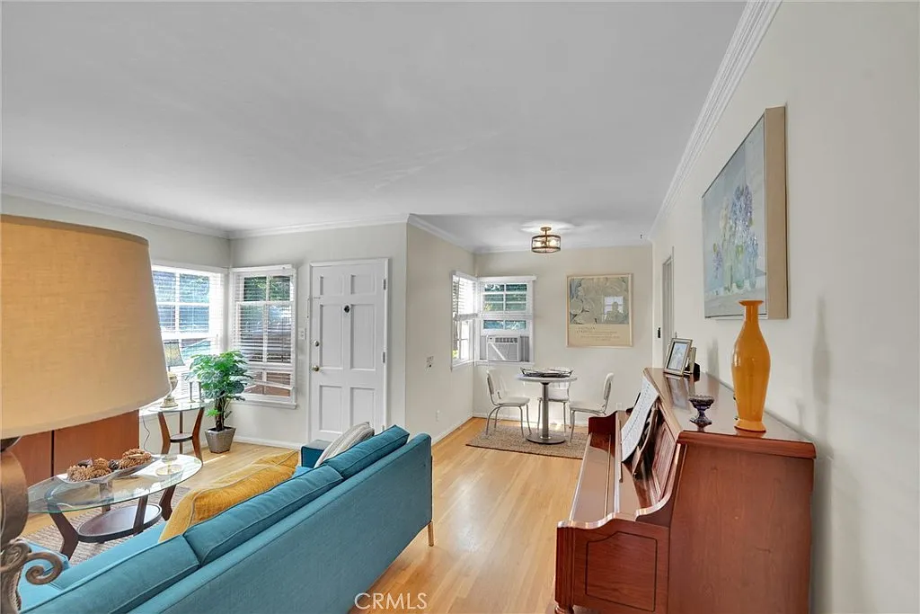 2 bed, 850 sqft, $3,400 — Photo 3