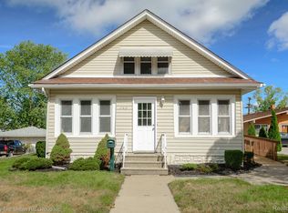 192 W Columbia Ave, Belleville, MI 48111