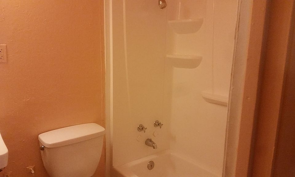 2nd image of 3729 Balsam St
