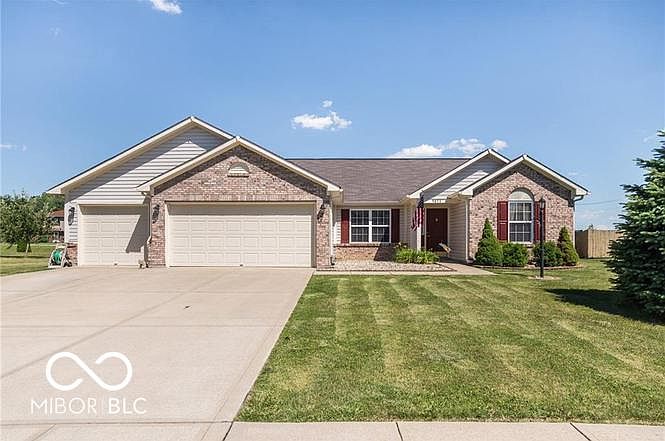 1st image of 9053 N River Chase Ln